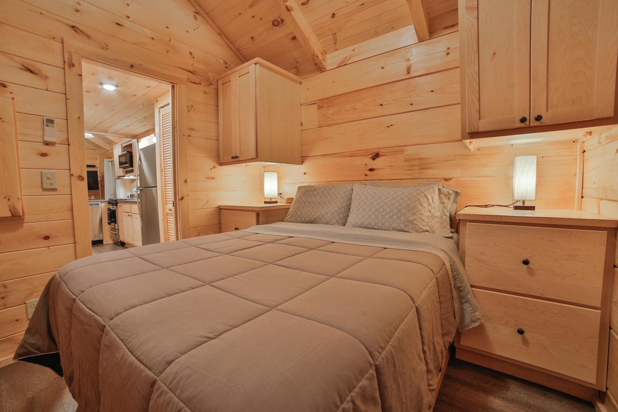 Ryon Tiny City-side Rustic Retreat *